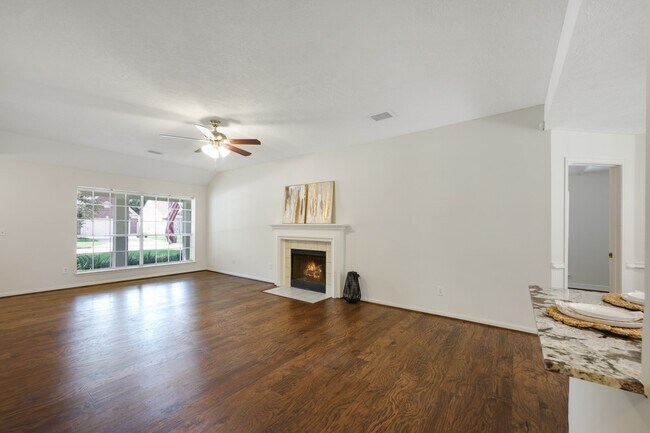 Building Photo - 8910 Driftstone Dr