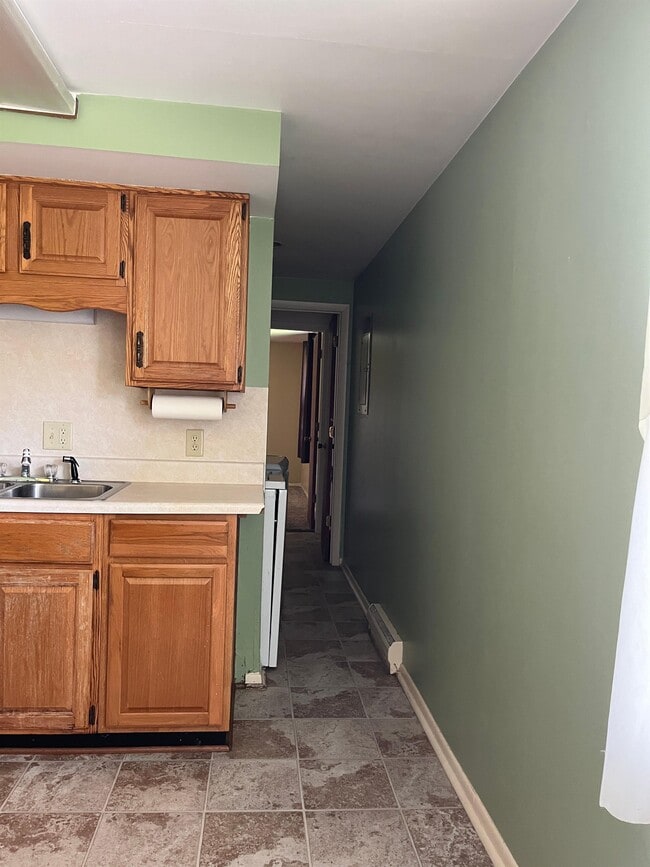 Building Photo - 6103 Glenview Dr