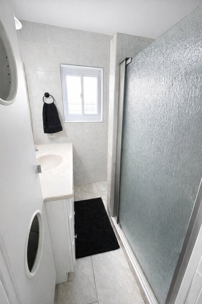 Building Photo - Beautiful 3 Bedroom House Available Near Jefferson Hospital