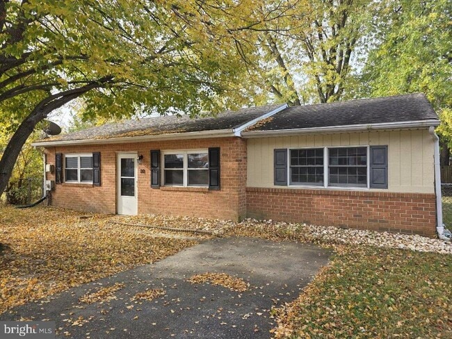 Building Photo - 10 Archer Cir