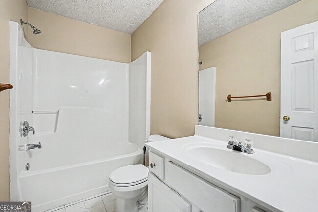Building Photo - 375 Clairidge Ln SW