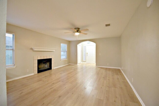 Building Photo - 610 Sparkling Brook Ln