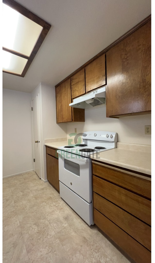 Building Photo - 2 Bedroom/2 Bath Duplex Home Ready in Modesto