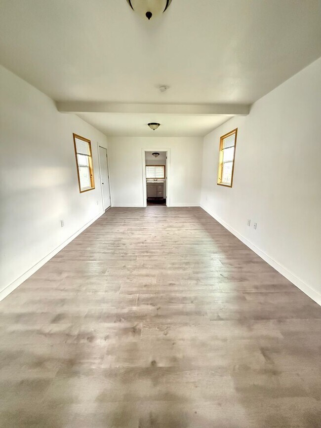 Building Photo - Studio Month to Month Lease