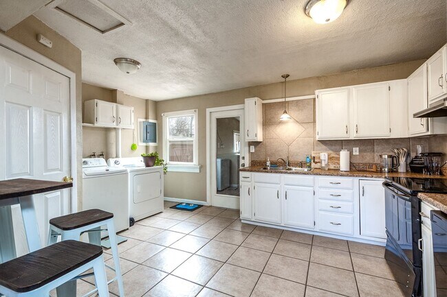 Building Photo - Property For Rent - Minutes from Downtown