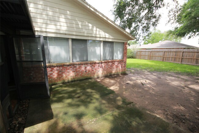 Building Photo - 5302 Town Park Blvd