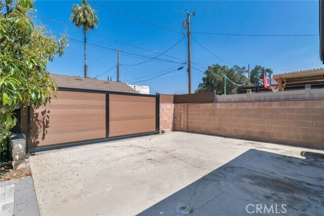 Building Photo - 2117 W Clark Ave