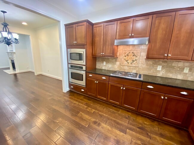 Building Photo - 3833 Kinross Pl