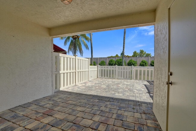 Building Photo - 9913 NW 57th Manor