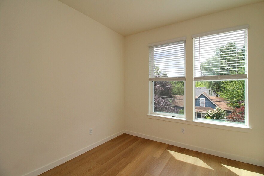 Building Photo - 1111 SE Tenino St