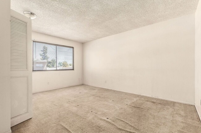 Building Photo - 5742 N 43rd Dr