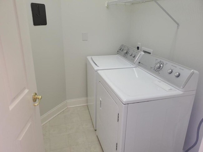Building Photo - 84 Addison Cottage Way #211