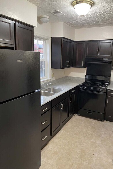 Spacious Kitchen at Carriage House West - Carriage House West