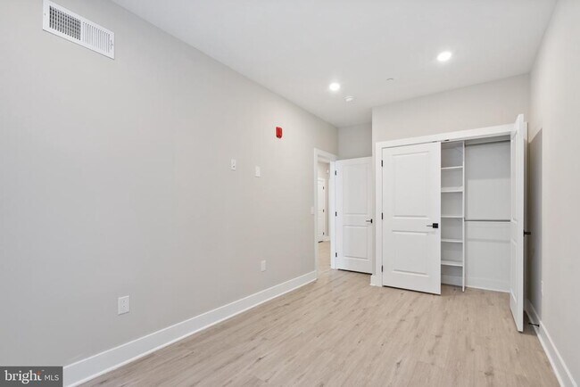 Building Photo - 408 N Front St