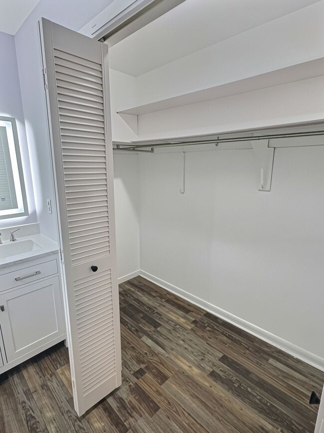 Building Photo - Spacious 3/2 Living in the Heart of Ocean Springs