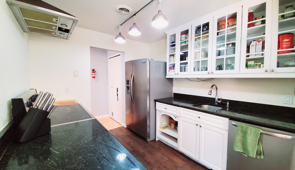 Building Photo - 14 Cerone Ct