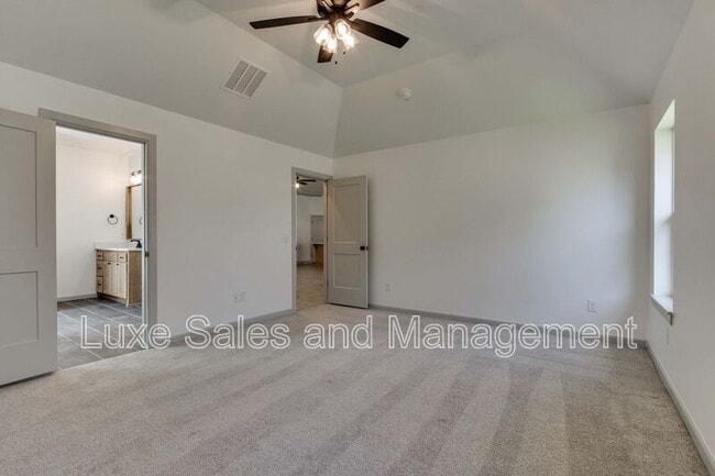 Building Photo - 6133 Frankie Lynn Ln