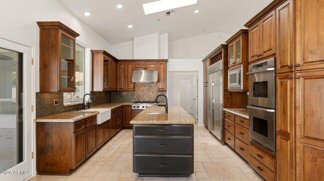 Building Photo - 8638 E Dahlia Dr