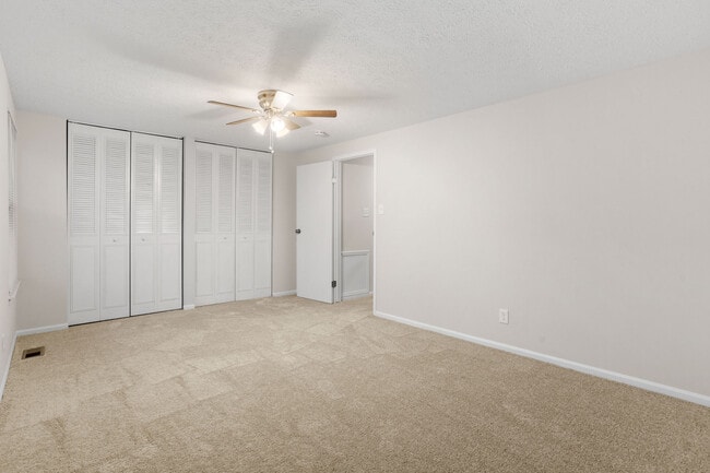 Building Photo - 2401 Greenwood Dr