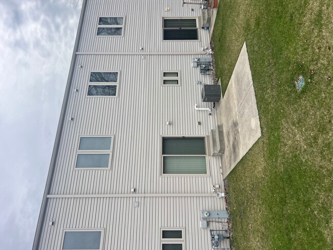 Building Photo - 902 East St