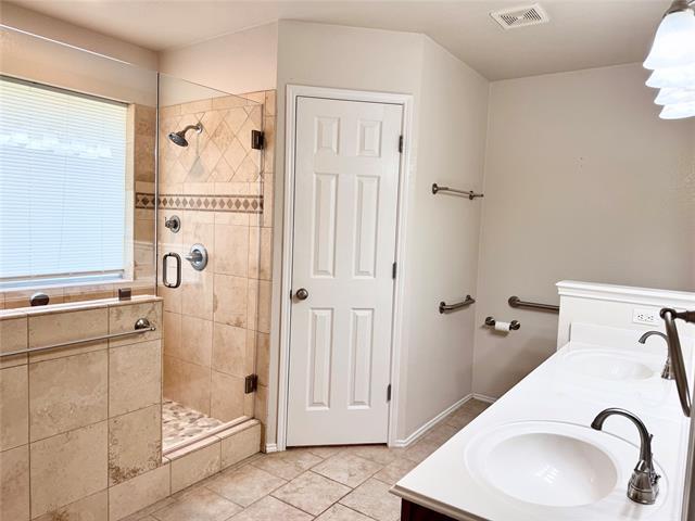 Building Photo - 716 Park Ridge Dr