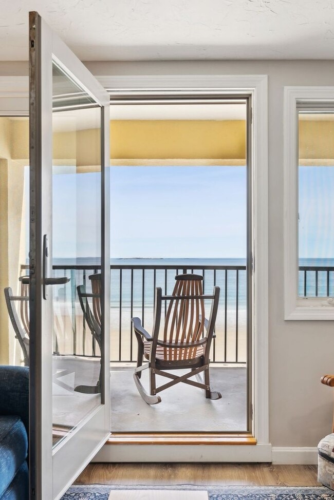 Building Photo - Fully Furnished Oceanfront 2 bed/2 bath