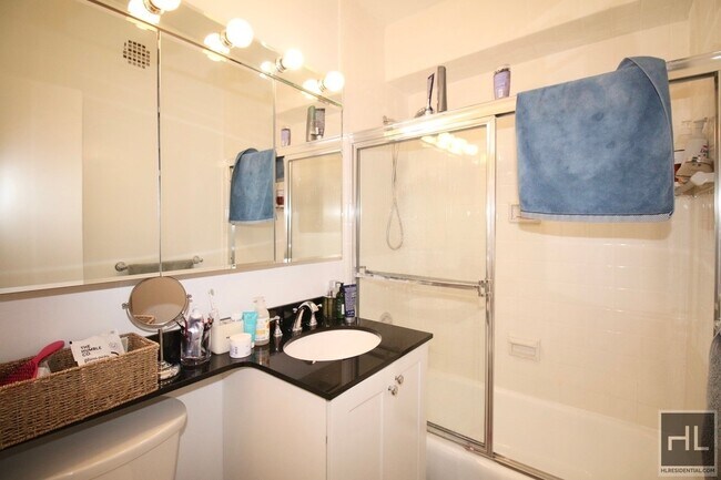 Building Photo - East 64th Street