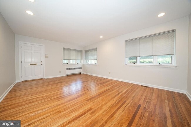 Building Photo - 1457 Manoa Rd
