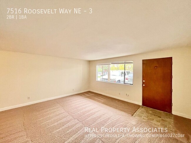 Building Photo - Spacious 2-bed/1-Bath Close to Green Lake!...