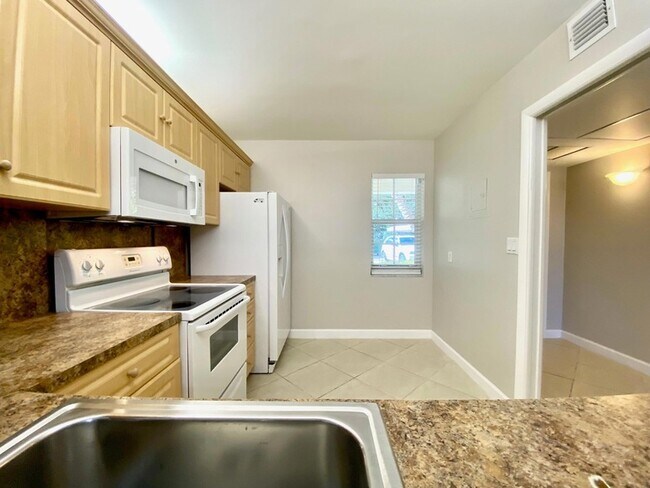 Building Photo - 3051 N Course Dr