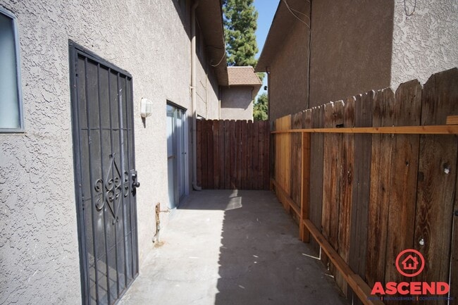 Building Photo - Cozy 3 Bedroom  2bath apartment