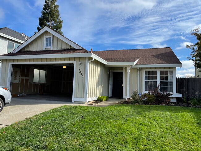 Primary Photo - 1415 New England Dr