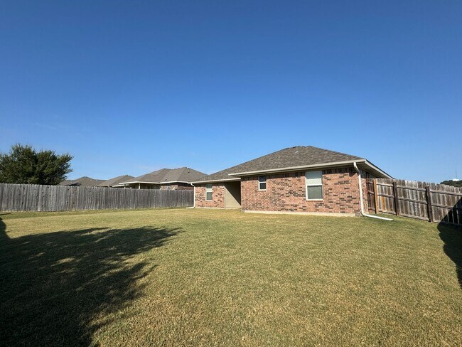 Building Photo - 408 Viola Dr