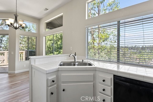 Building Photo - 5 Silver Glade Dr