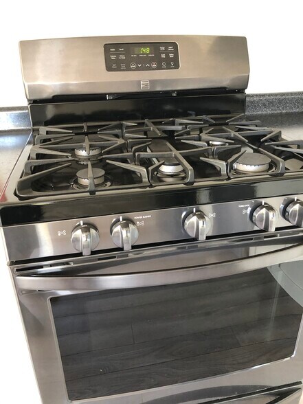 6 burner stove - 697 Putnam Pike