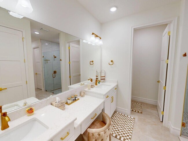 Building Photo - 409 SW Bradshaw Cir