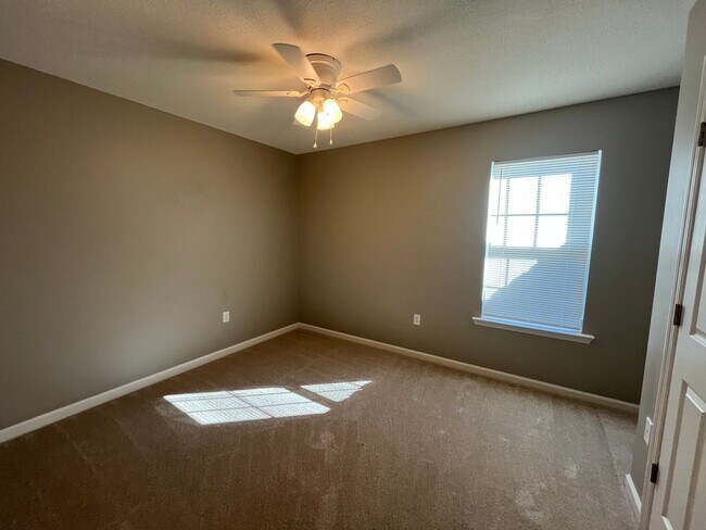 Building Photo - 4163 Meredith Dr