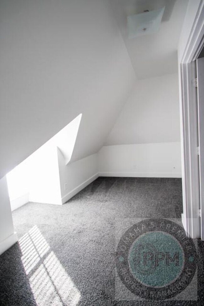 Building Photo - 4824 Webster St