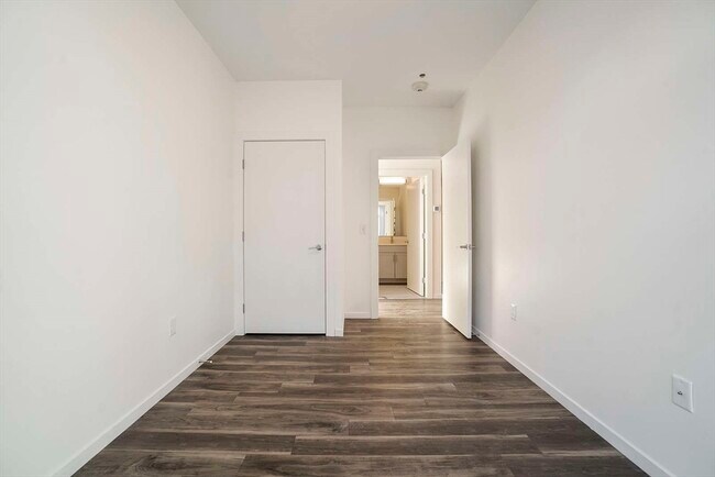 Building Photo - 839 Beacon St