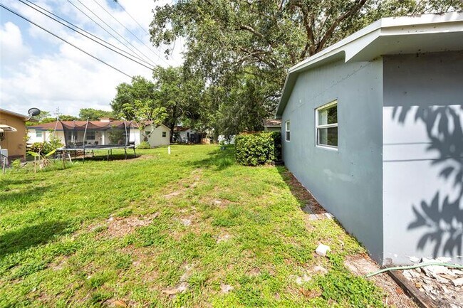 Building Photo - 6170 SW 43rd St