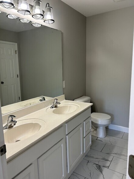Building Photo - 21 Saint Kathleen Ct