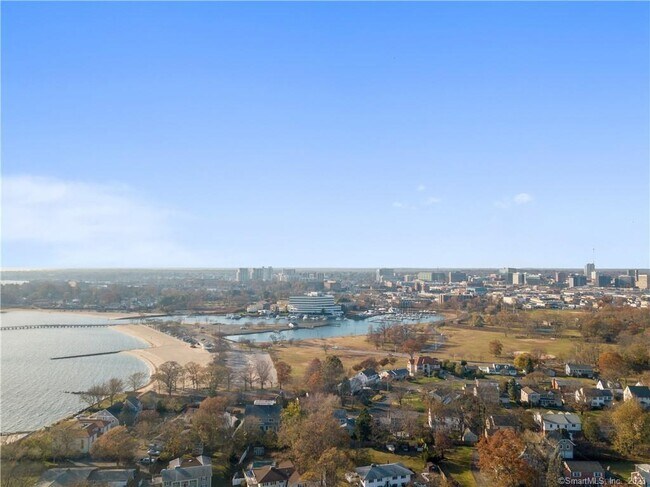 Building Photo - 98 Soundview Dr