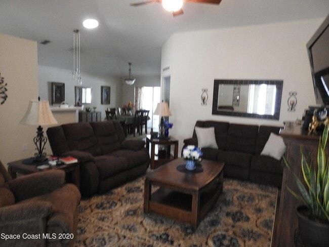 Building Photo - 1664 La Maderia Dr