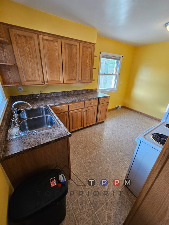 Building Photo - 1212 35th St NE