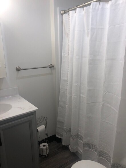 Bathroom - 39 S 5th Ave