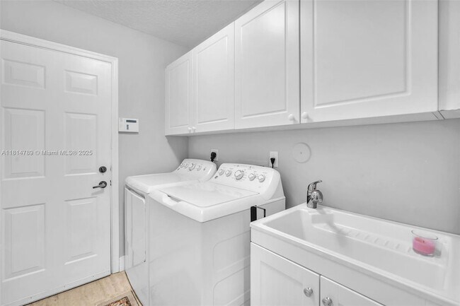 Building Photo - 1737 Harbor View Cir