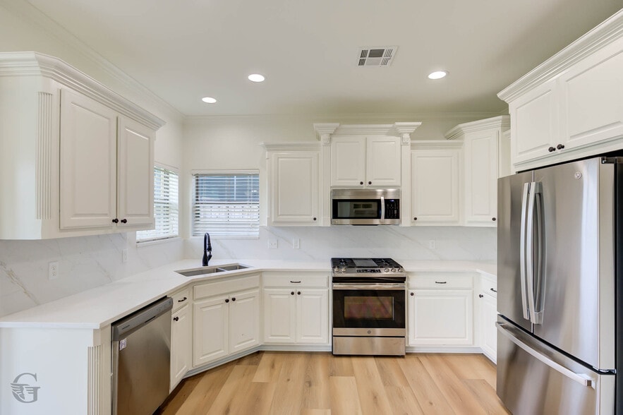Building Photo - 525 Chinquipin Dr