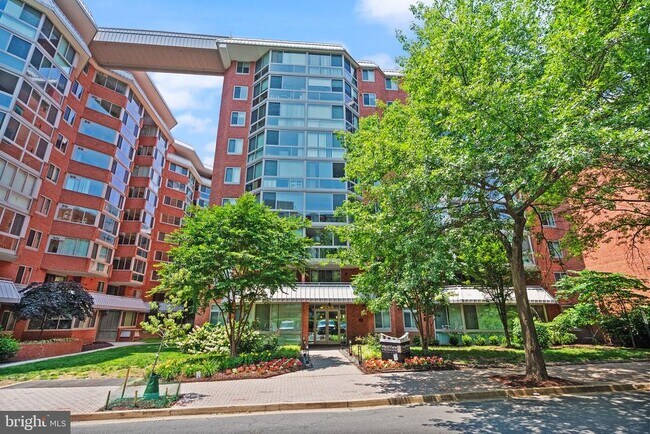 Building Photo - 1024 N Utah St