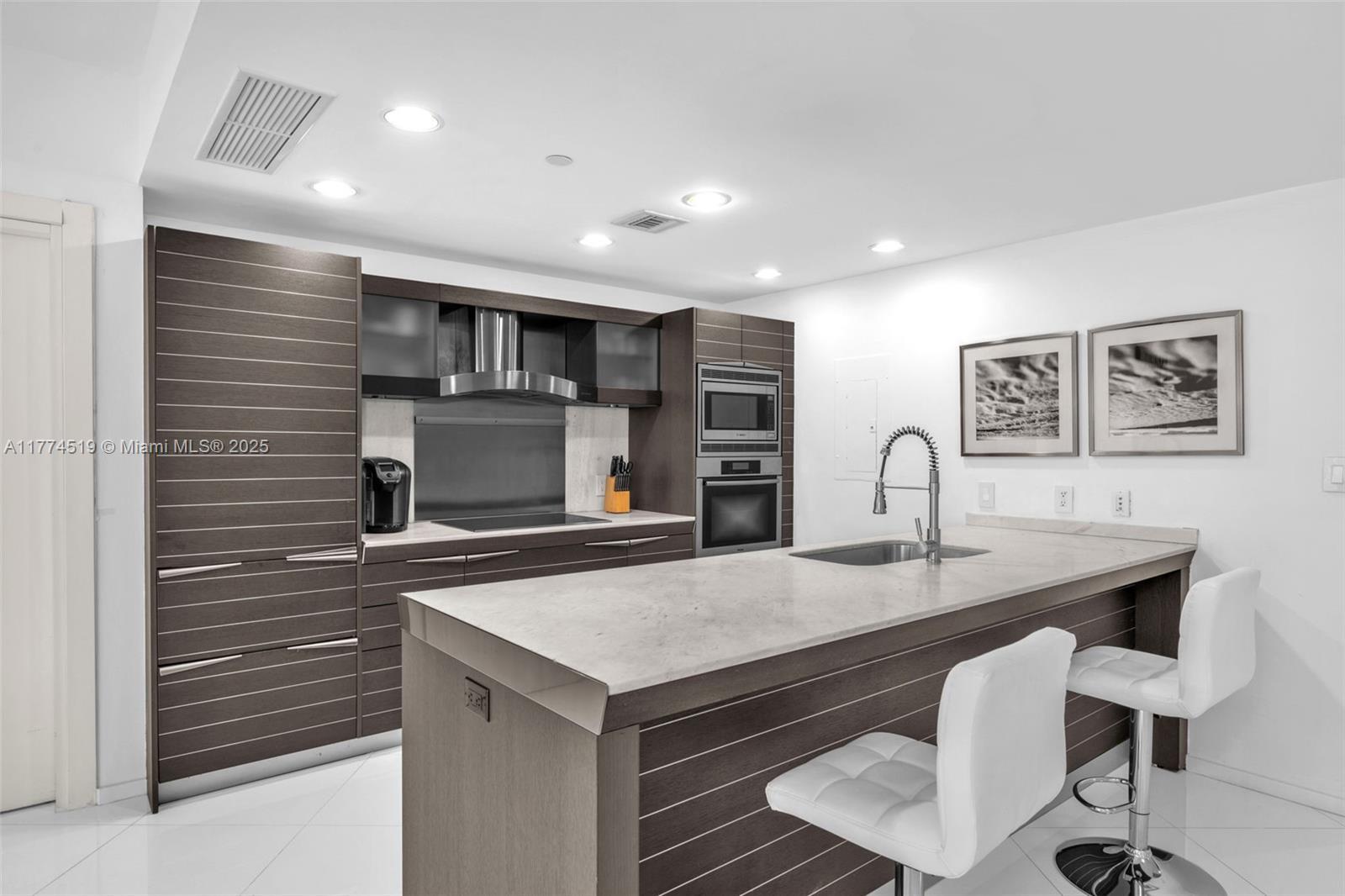 Building Photo - 200 Biscayne Blvd