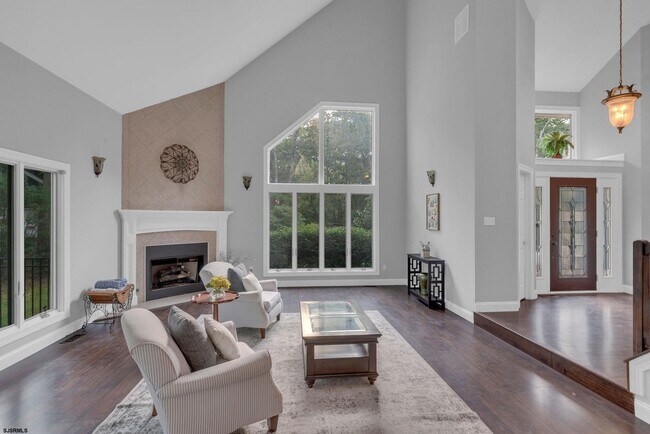 Building Photo - 209 Shady Knoll Ln